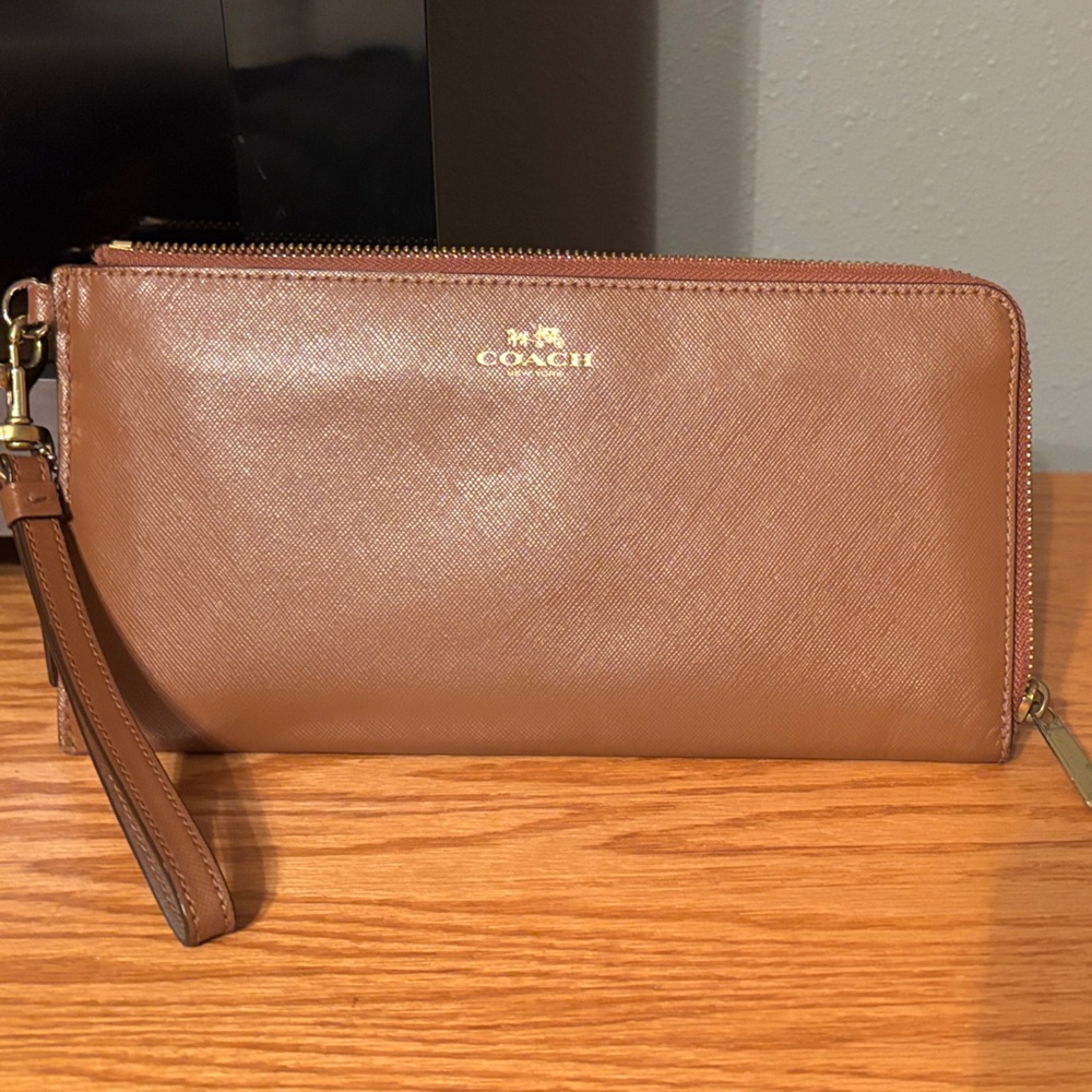 Coach Tan Leather Wristlet/clutch